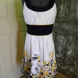 Maurices White/Black Floral Sleeveless Empire Waist Dress Size 9 Top Is Padded